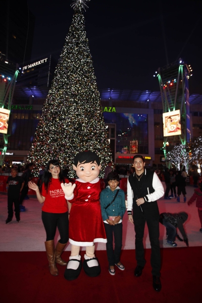 Photo Flash: AMERICAN IDOL's Stefano Langone at PADRES Contra El Cancer Bone Marrow Drive at L.A. LIVE Image