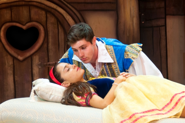 Photo Flash: First Look at Ariana Grande, Curt Hansen and More in A SNOW WHITE CHRISTMAS Image