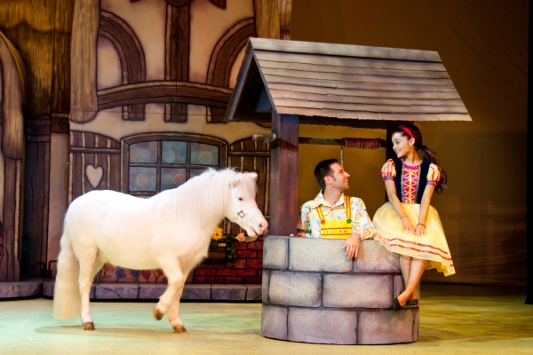 Photo Flash: First Look at Ariana Grande, Curt Hansen and More in A SNOW WHITE CHRISTMAS Image