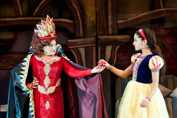 Photo Flash: First Look at Ariana Grande, Curt Hansen and More in A SNOW WHITE CHRISTMAS Image