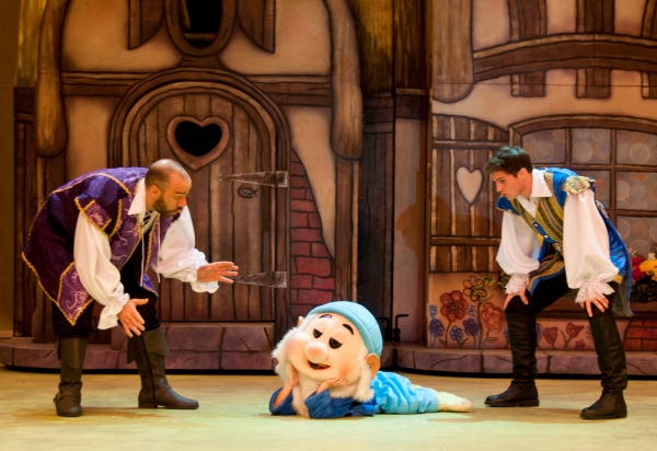 Photo Flash: First Look at Ariana Grande, Curt Hansen and More in A SNOW WHITE CHRISTMAS Image