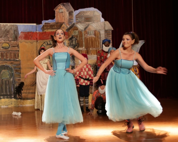 Photo Flash: First Look at Beijing Playhouse's SNOW WHITE Onstage Image