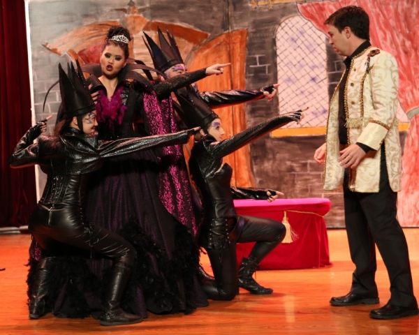 Photo Flash: First Look at Beijing Playhouse's SNOW WHITE Onstage Image