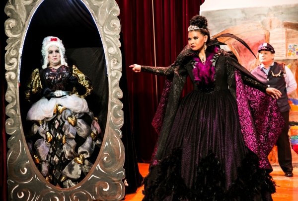Photo Flash: First Look at Beijing Playhouse's SNOW WHITE Onstage Image