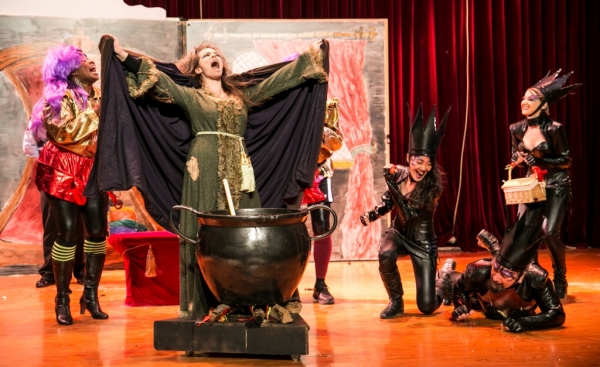 Photo Flash: First Look at Beijing Playhouse's SNOW WHITE Onstage Image