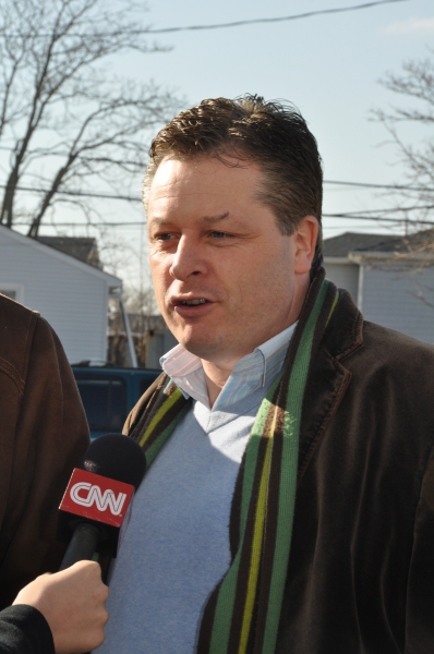 Photo Coverage: The Irish Tenors Visit Hurricane Sandy Victims in Breezy Point Image