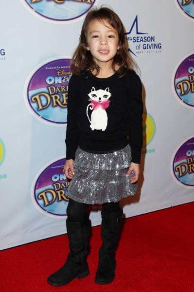 Photo Flash: MODERN FAMILY's Aubrey Anderson-Emmons & More at AEG Season of Giving's DISNEY ON ICE: DARE TO DREAM 