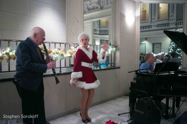 Photo Coverage: Jamie deRoy & Residents Perform at Alwyn Court Image