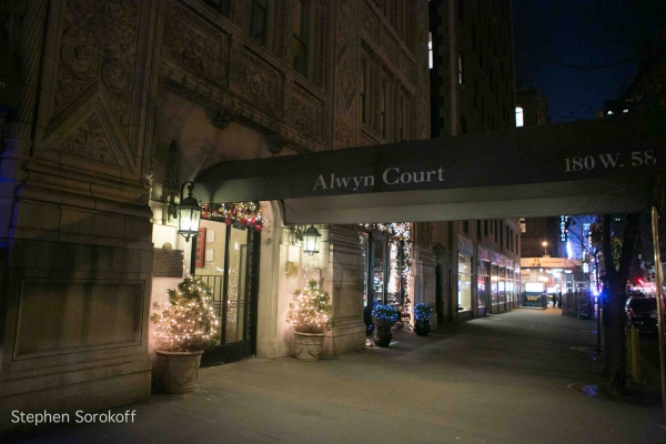 Photo Coverage: Jamie deRoy & Residents Perform at Alwyn Court Image