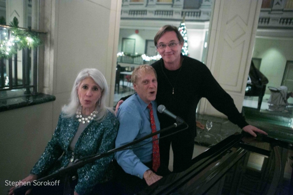 Photo Coverage: Jamie deRoy & Residents Perform at Alwyn Court Image