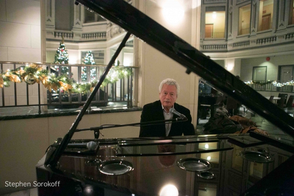 Photo Coverage: Jamie deRoy & Residents Perform at Alwyn Court 