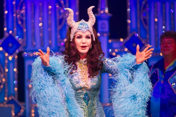 Photo Flash: Priscilla Presley- Led SNOW WHITE Panto Opens at New Wimbledon Theatre Image