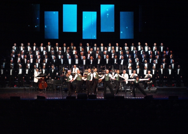 Photo Coverage: Liza Minnelli with MenAlive in A WINTER SPECTACULAR Opening Night at Segerstrom Hall Image