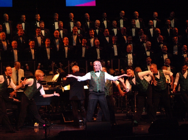 Photo Coverage: Liza Minnelli with MenAlive in A WINTER SPECTACULAR Opening Night at Segerstrom Hall 