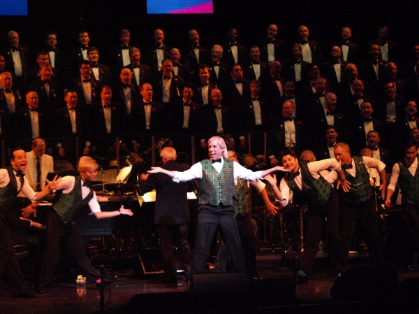 Photo Coverage: Liza Minnelli with MenAlive in A WINTER SPECTACULAR Opening Night at Segerstrom Hall Image