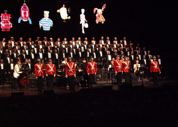 Photo Coverage: Liza Minnelli with MenAlive in A WINTER SPECTACULAR Opening Night at Segerstrom Hall Image