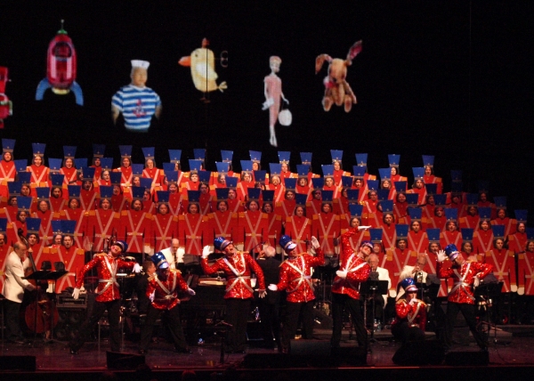 Photo Coverage: Liza Minnelli with MenAlive in A WINTER SPECTACULAR Opening Night at Segerstrom Hall 