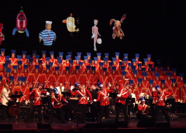 Photo Coverage: Liza Minnelli with MenAlive in A WINTER SPECTACULAR Opening Night at Segerstrom Hall Image