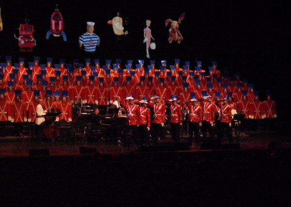 Photo Coverage: Liza Minnelli with MenAlive in A WINTER SPECTACULAR Opening Night at Segerstrom Hall Image