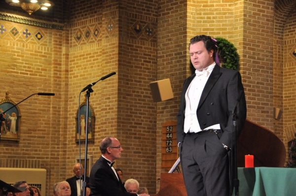 Photo Coverage: Tenor Karl Scully Performs in Bay Shore, NY Image