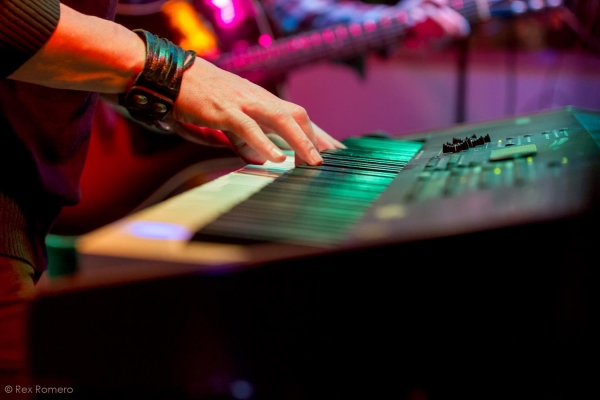 Photo Coverage: MiG Ayesa's Solo Rock Concert in Queens Image