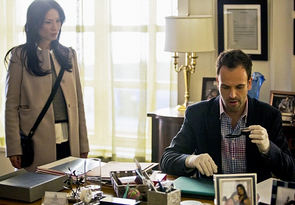 Photo Flash: First Look - ELEMENTARY's 'Dirty Laundry,' Airing 1/3 Image
