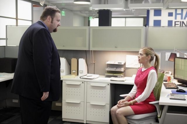 Photo Flash: DON'T TRUST THE B---- IN APARTMENT 23's Episode 'Paris...,' Airs 1/8 Image
