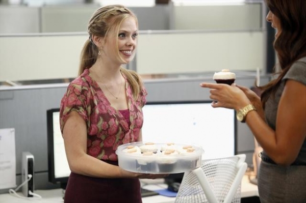 Photo Flash: DON'T TRUST THE B---- IN APARTMENT 23's Episode 'Paris...,' Airs 1/8 Image