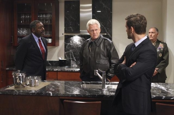 Photo Flash: LAST RESORT's 'Damn the Torpedoes' Episode, Airs 1/10 Image