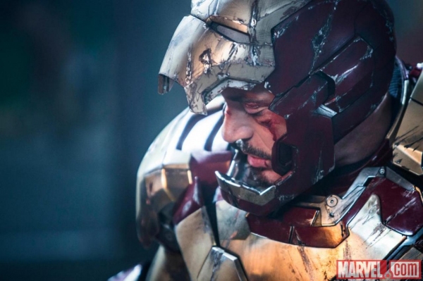 Photo Flash: New Still of Robert Downey Jr. in IRON MAN 3 Image