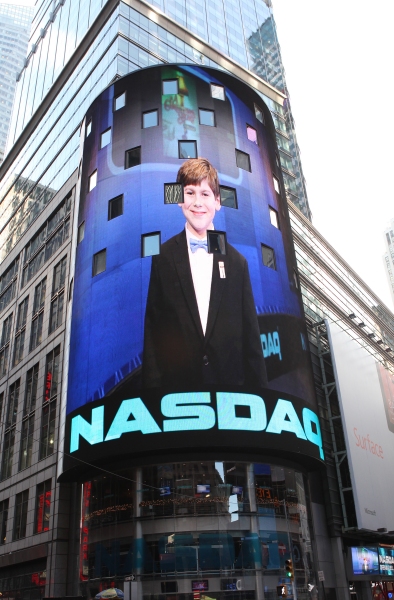 Exclusive Photo Coverage: A CHRISTMAS STORY Cast Visits NASDAQ Times Square Image