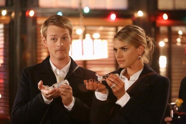 Photo Flash: HAPPY ENDINGS' Winter Return, Premieres 1/6 Image