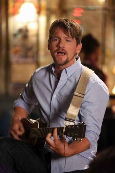 Photo Flash: HAPPY ENDINGS' Winter Return, Premieres 1/6 Image