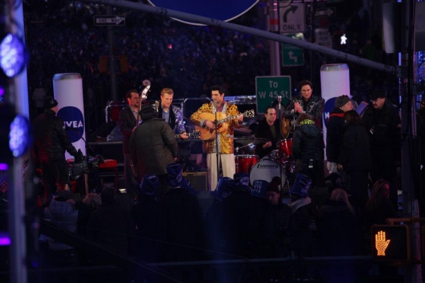 Photo Coverage: MDQ, Psy, Jepsen at 2013 New Year's Eve in Times Square 