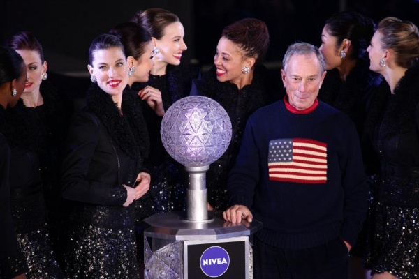 Mayor Mike Bloomberg, The Rockettes
 Photo