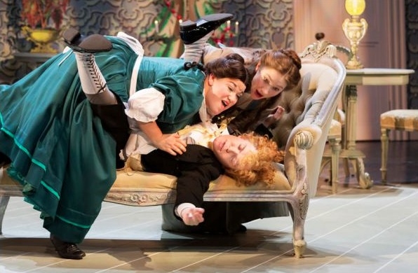 Photo Flash: First Look at John Lithgow in West End's THE MAGISTRATE Image
