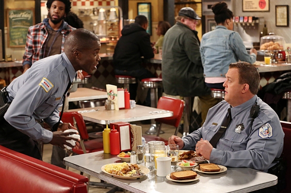 Photo Flash: First Look at 'Molly's Birthday' on MIKE & MOLLY 