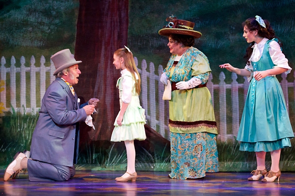 Photo Flash: First Look at Jeffrey Coon, Jennifer Hope Wills and More in Walnut Street's THE MUSIC MAN Image