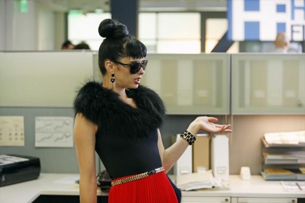 Photo Flash: DON'T TRUST THE B---- IN APARTMENT 23's 'Monday June...' Episode, Airs 1/13 Image