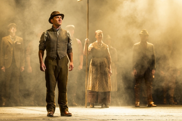 Photo Flash: First Look at Andrew Veenstra, Angela Reed and More in US National Tour of WAR HORSE 