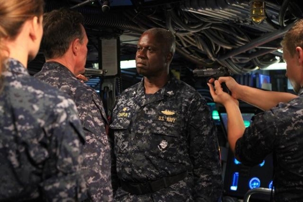 Photo Flash: First Look at LAST RESORT Series Finale; Airs 1/17 Image