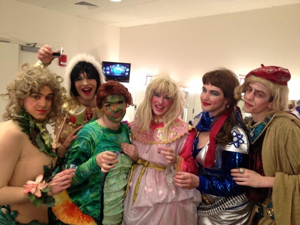 Photo Flash: Saturday Intermission Pics, Jan 12, Part 2 - Triumphant Cast of GOLDEN BOY, WICKED in Hawaii and More! 