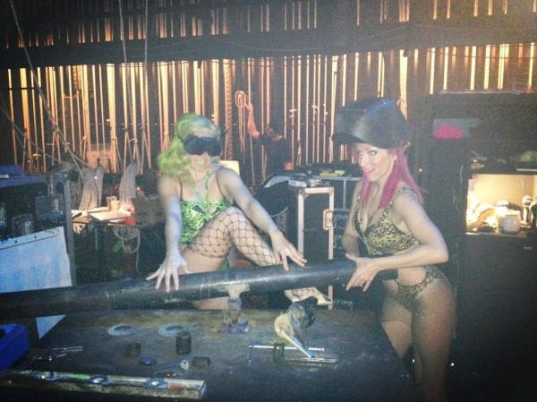 Photo Flash: Saturday Intermission Pics, Jan 12, Part 2 - Triumphant Cast of GOLDEN BOY, WICKED in Hawaii and More! Photo Flash: Saturday Intermission Pics, Jan 12, Part 2 - Triumphant Cast of GOLDEN BOY, WICKED in Hawaii and More! Image