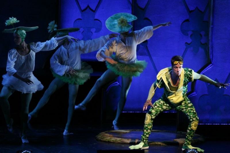 Photo Flash: First Look at Virginia Stage Company's FROG KISS Image