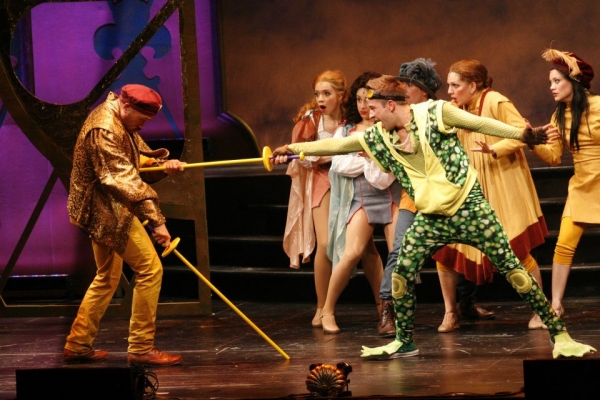 Photo Flash: First Look at Virginia Stage Company's FROG KISS Image