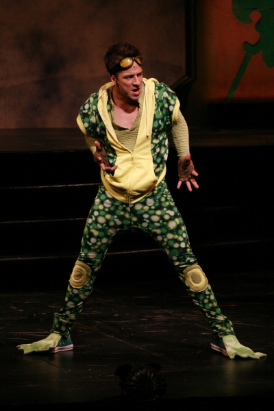 Photo Flash: First Look at Virginia Stage Company's FROG KISS Image