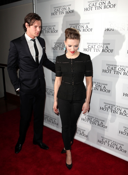 Benjamin Walker & Scarlett Johansson
 Photo