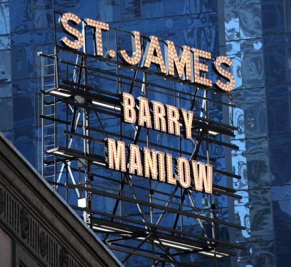 Photo Coverage: Barry Manilow Meets the Press! Image