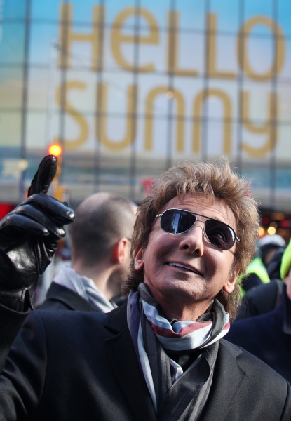 Photo Coverage: Barry Manilow Unveils 'Manilow Way' on 44th Street! Image