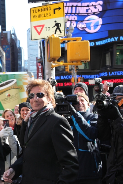 Photo Coverage: Barry Manilow Unveils 'Manilow Way' on 44th Street! Image